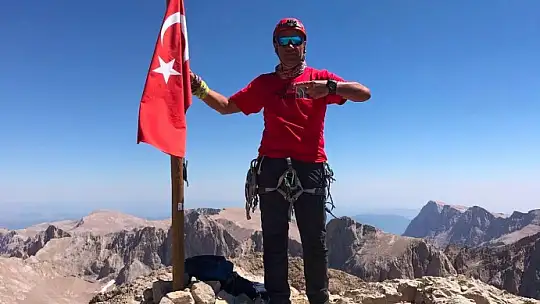 Dağcılar hayatını kaybeden Fehmi Efe için tırmandı