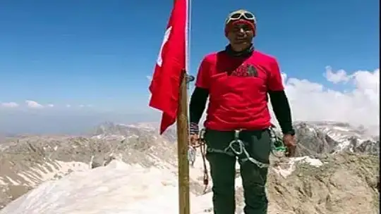 Dağcılar hayatını kaybeden Fehmi Efe için tırmandı
