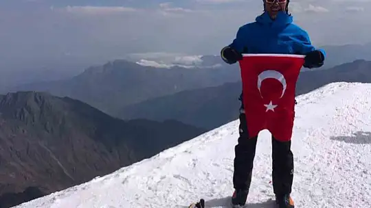 Dağcılar hayatını kaybeden Fehmi Efe için tırmandı