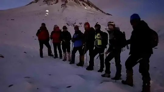 Dağcılar hayatını kaybeden Fehmi Efe için tırmandı