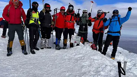 Dağcılar hayatını kaybeden Fehmi Efe için tırmandı