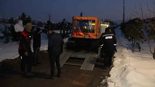 Dağda mahsur kalan 4 genç donmak üzereyken kurtarıldı