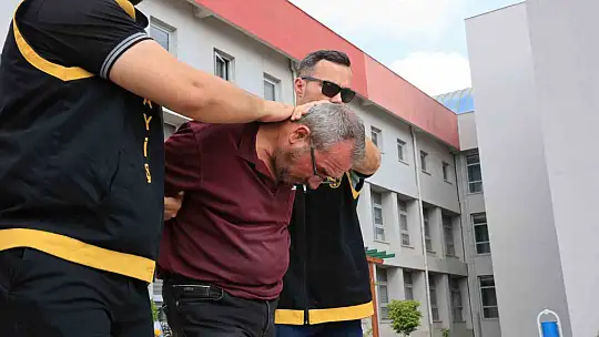 Dayısını öldürüp gömdü başında ağladı