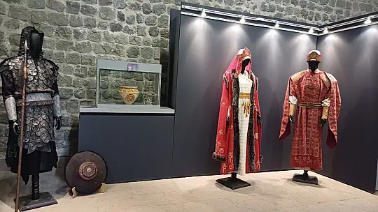 Dede Korkut karakterlerinin minyatürleri vatandaşlara sergilendi