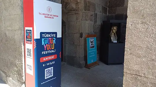 Dede Korkut karakterlerinin minyatürleri vatandaşlara sergilendi