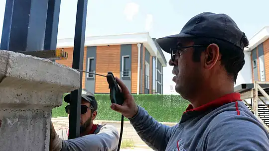 Demircilerin sıcak havada zorlu mesaisi