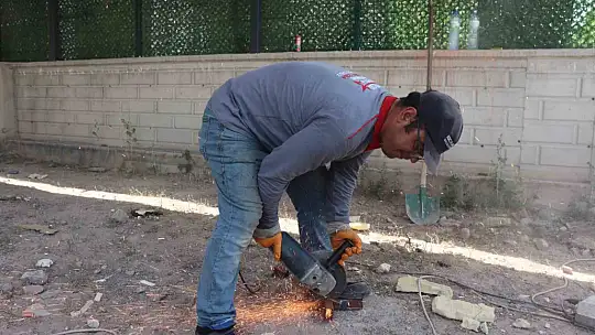 Demircilerin sıcak havada zorlu mesaisi