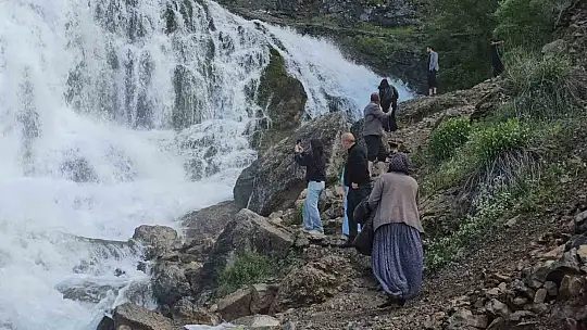 Derebağ Şelalesi'nde bayram coşkusu