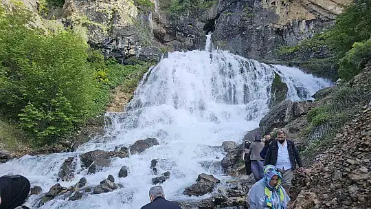 Derebağ Şelalesi'nde bayram coşkusu