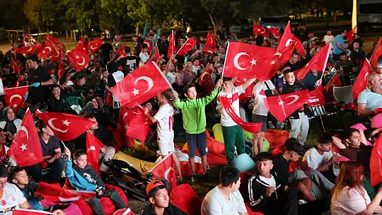 Dev ekranda milli maç heyecanı Kocasinan'da yaşandı