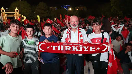 Dev ekranda milli maç heyecanı Kocasinan'da yaşandı