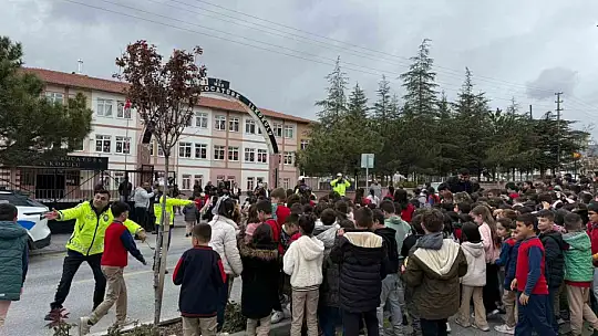 Develi'de çocuklara trafik eğitimi