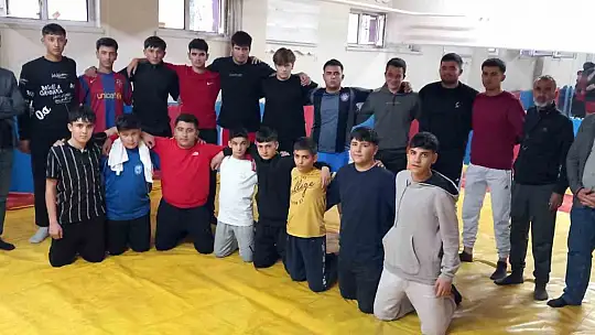 Develi'de liselerarası güreş müsabakaları yapıldı