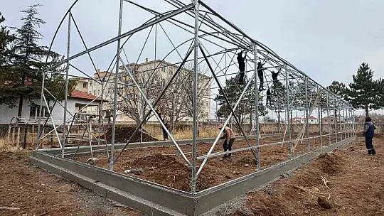 Develi'de Türkiye'de ilk ve tek akıllı sera kuruldu