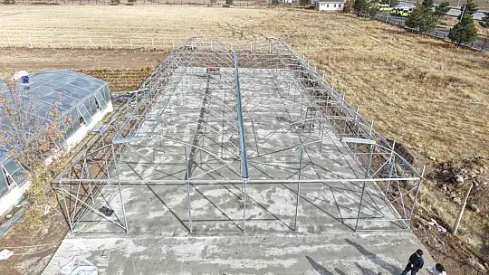 Develi'de Türkiye'de ilk ve tek akıllı sera kuruldu