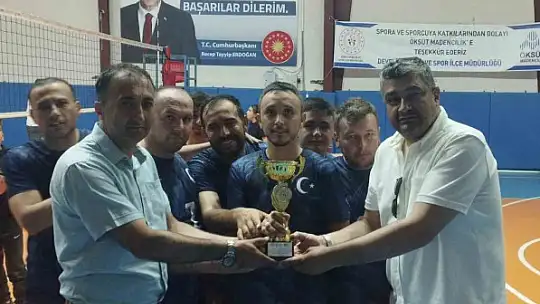 Develi'de voleybol coşkusu