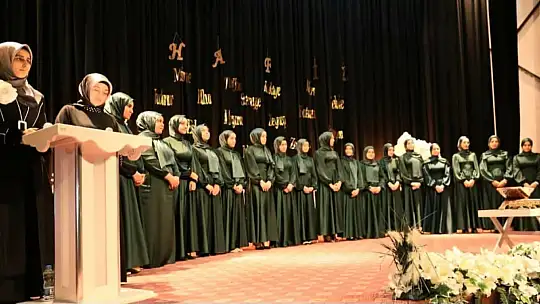 Develi Mümin Dulun Hafızlık Kız Kur'an Kursu mezuniyet coşkusu