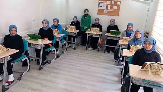 Develi Mümin Dulun Hafızlık Kız Kur'an Kursu mezuniyet coşkusu