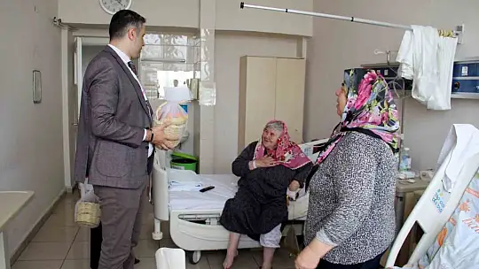 Devlet Hastanesi'nde hastaların yüzünü güldüren ziyaret