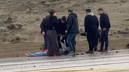 Direğe çarpan otomobil ikiye katlandı: 1 yaralı