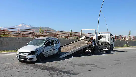 Direğe çarpan otomobil sürücüsü ağır yaralandı