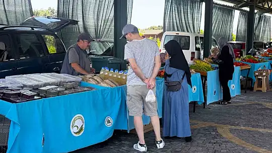 Doğal Ürünler Bahçesi Pazarı, organik gıdayı vatandaşlara sunmaya devam ediyor