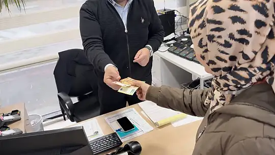 Döviz düşüren vatandaş, parasına kavuştu