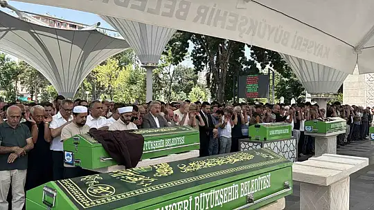 Düğün konvoyundaki kazada hayatını kaybeden genç kadın toprağa verildi