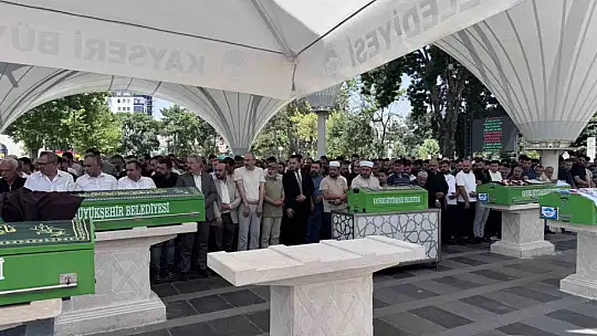 Düğün konvoyundaki kazada hayatını kaybeden genç kadın toprağa verildi