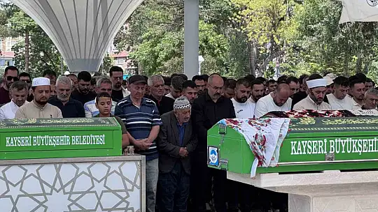 Düğün konvoyundaki kazada hayatını kaybeden genç kadın toprağa verildi