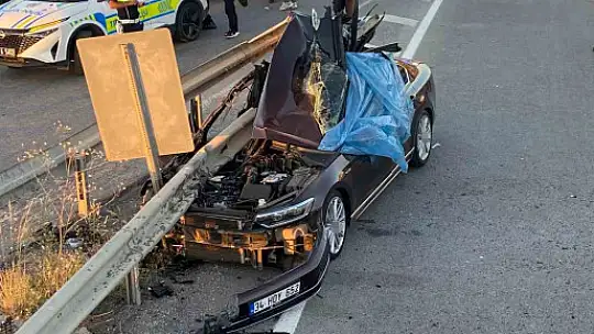 Düğün konvoyundaki otomobil bariyerlere çarptı: 1 ölü, 3 yaralı