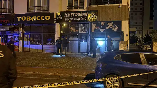 Dükkan kurşunlamak için sahiplerinin çıkmasını bekledi