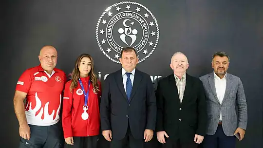 Dünya İkincisi Berat Su Yılmazer'den Kabakcı'ya ziyaret