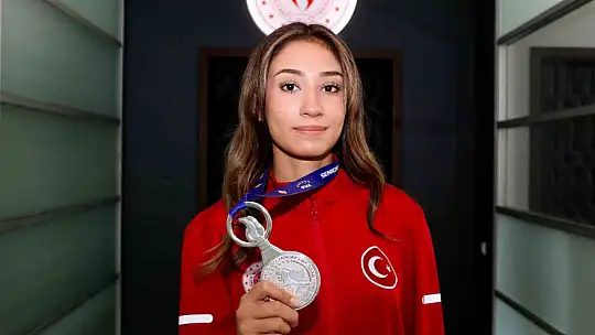 Dünya İkincisi Berat Su Yılmazer'den Kabakcı'ya ziyaret