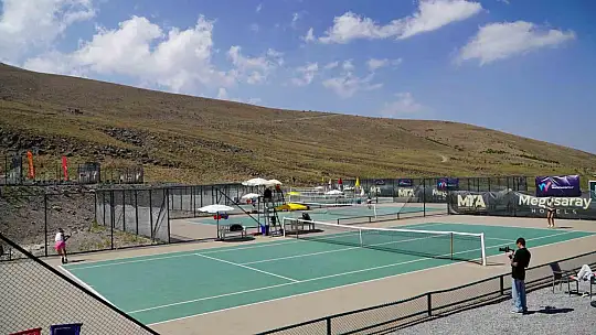 Dünya Tenis Turu bu yıl ikinci kez Erciyes'te start aldı