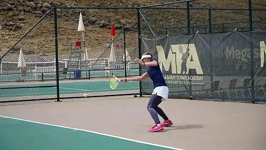 Dünya Tenis Turu bu yıl ikinci kez Erciyes'te start aldı