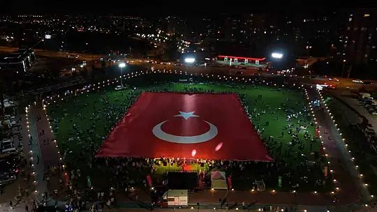 Dünyanın en büyük Türk bayrağı Kayseri'de yeniden açıldı