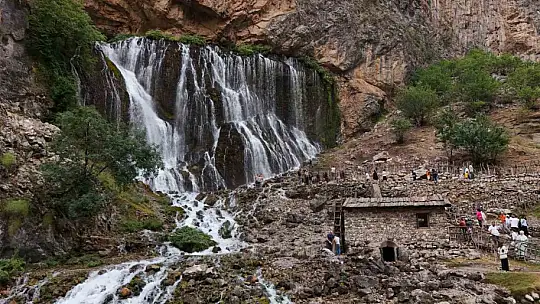 Dünyanın en yüksekteki ikinci şelalesi havadan görüntülendi: Eşsiz manzarası kendine hayran bıraktırdı