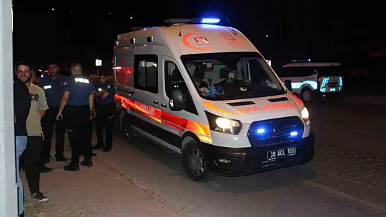 Ehliyetsiz sürücü evin bahçesine uçtu: 3 yaralı