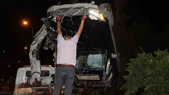 Ehliyetsiz sürücü evin bahçesine uçtu: 3 yaralı