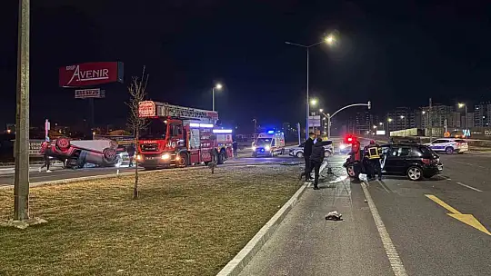 Ehliyetsiz sürücünün karıştığı kazada kamyonet takla attı: 2 yaralı