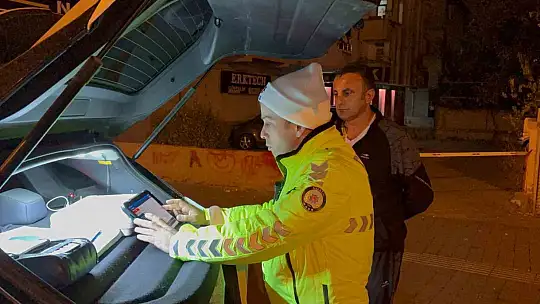 Ehliyetsiz sürücünün otomobilini almaya gelen şahısta ehliyetsiz çıktı