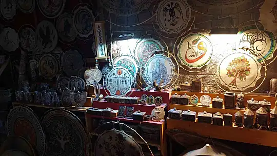 El sanatları ustasından gençlere çağrı: 'Dijital ortamlar yerine el becerisi kazanın'