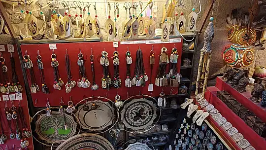 El sanatları ustasından gençlere çağrı: 'Dijital ortamlar yerine el becerisi kazanın'