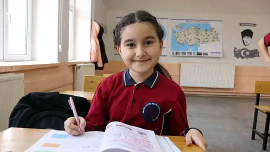 Ela'nın İstiklal Marşı sevgisi Türkiye birinciliği getirdi