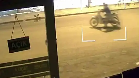 Elektrikli bisikleti koşarak çaldı: O anlar kamerada