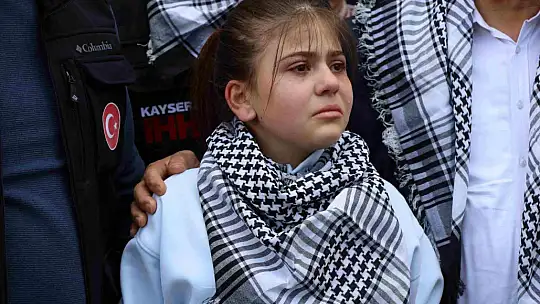 Elleriyle besleyip büyüttüğü kuzuyu Gazze'ye bağışladı