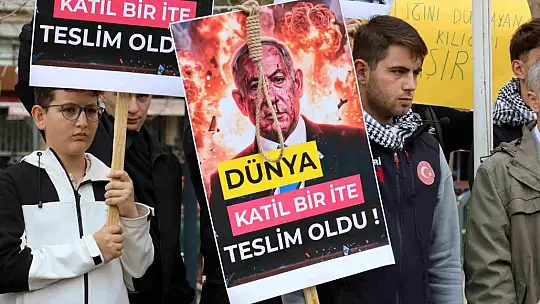 Elleriyle besleyip büyüttüğü kuzuyu Gazze'ye bağışladı