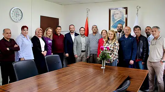 Emekli olan 43 yıllık doktora veda