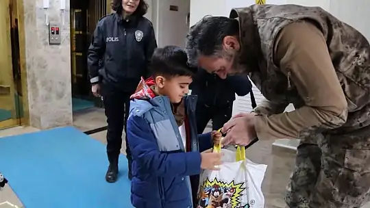 Emniyet müdüründen yürek ısıtan hareket